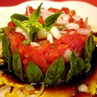 Tartare de tomates et sa sauce noire