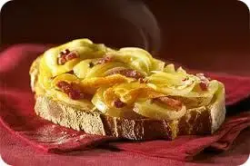 Tartine de pain local au reblochon